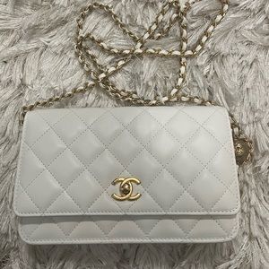 Chanel wallet on chain